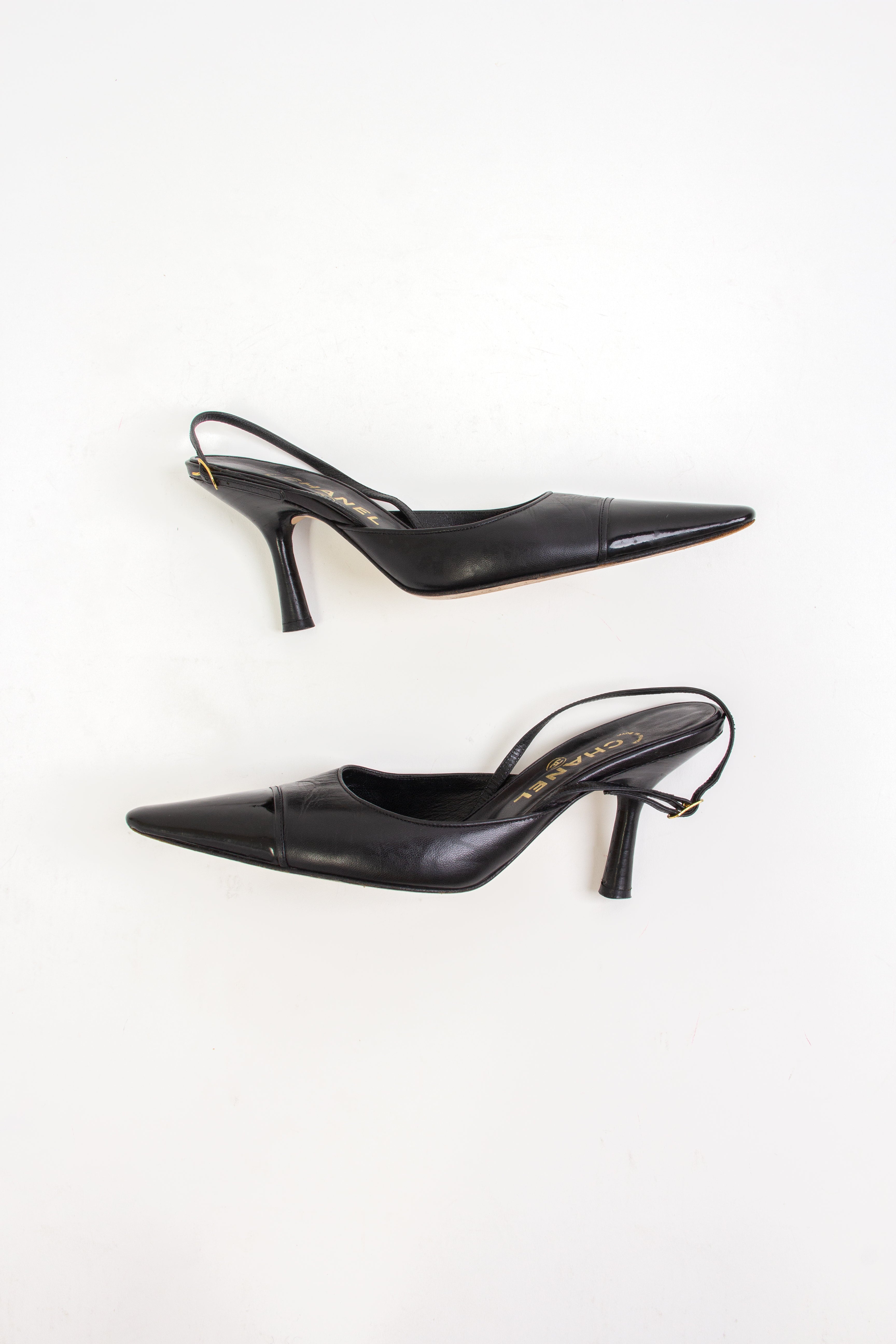 CHANEL 黒 ポインテッドトゥ ハイヒール 37C Chanel Black Patent Toe Slingback Heels (FR 37C)